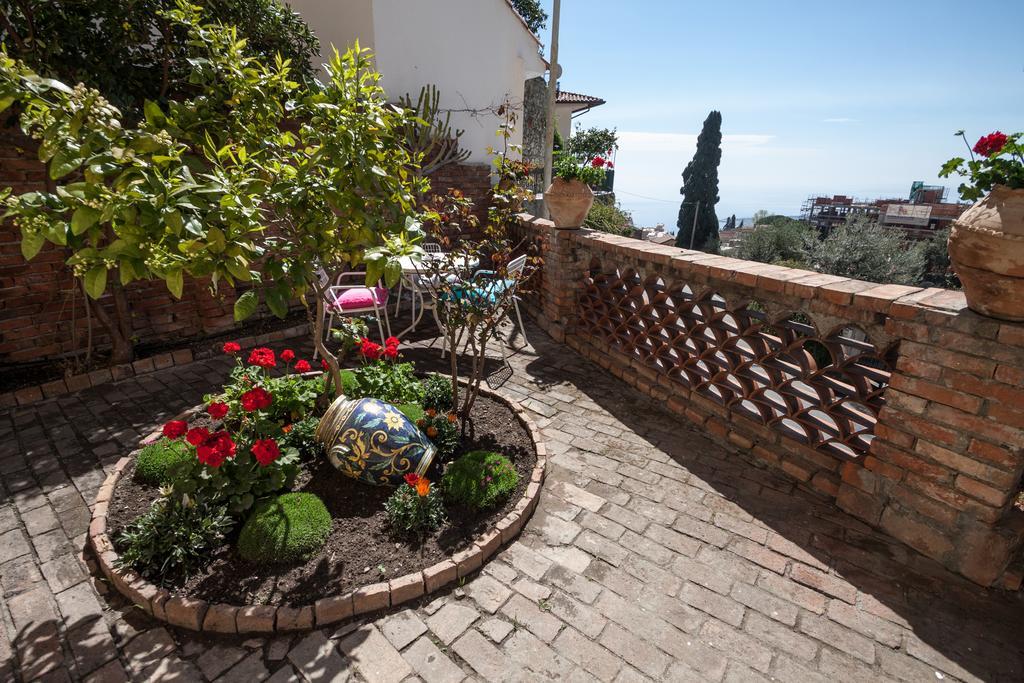 Villa Giannina B&B Taormina Exteriör bild